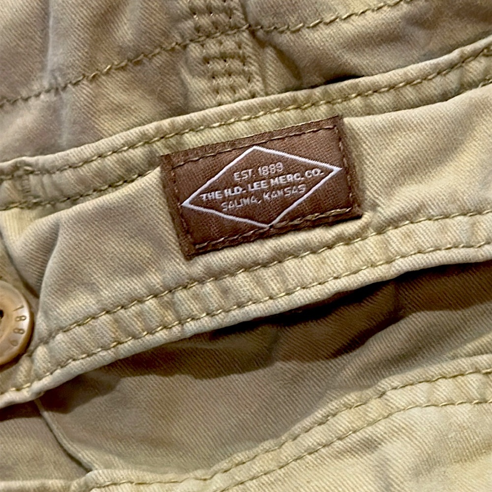 Lee Men's Khaki Cargo  Cotton Shorts Size 38 GUC - Picture 3 of 5